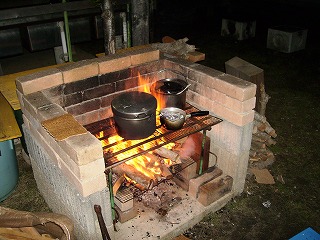 かまどで飯盒炊飯とカレー作り体験 千葉県九十九里浜 ナインテンナインオートキャンプ場 ナインテンナイン海の見えるコテージ バーベキュー場